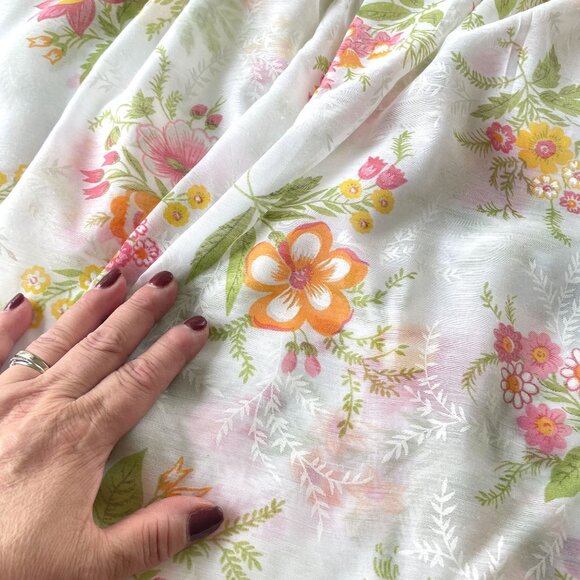Vintage 70s curtains, sheer pink and orange floral, pair of pleated panels - Picture 7 of 10